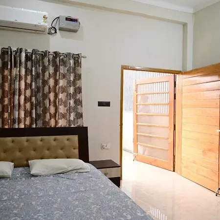 Surendra Villa Home Stay Ayodhya Exterior photo