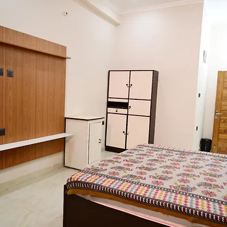 Surendra Villa Home Stay Ayodhya Exterior photo